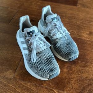 Adidas swift run gray and white shoes